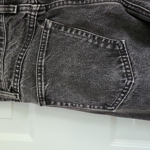 Wrangler, Black Jeans, 32 X 32 in Great Shape, Hardly Worn, 3 Front 2 Bk Pockets - Picture 7 of 10